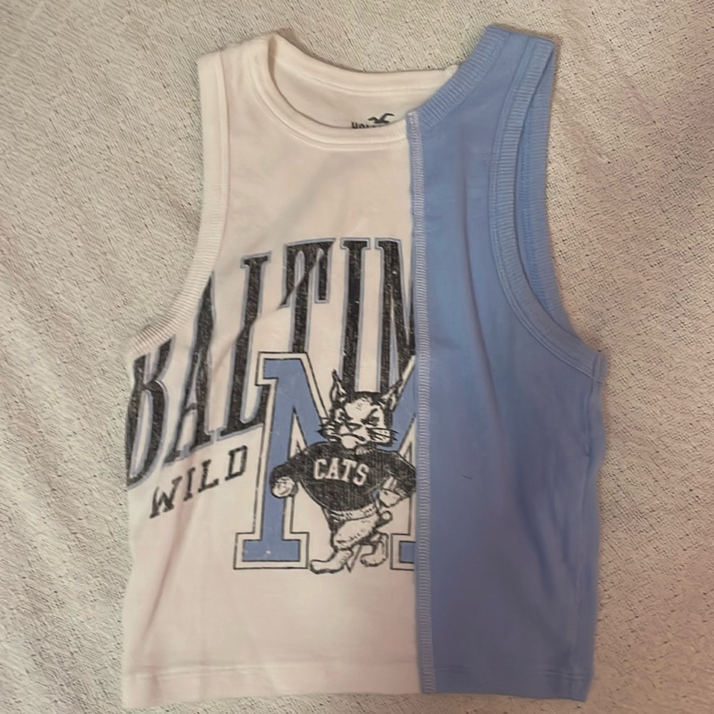 Super Cute Hollister Top!!